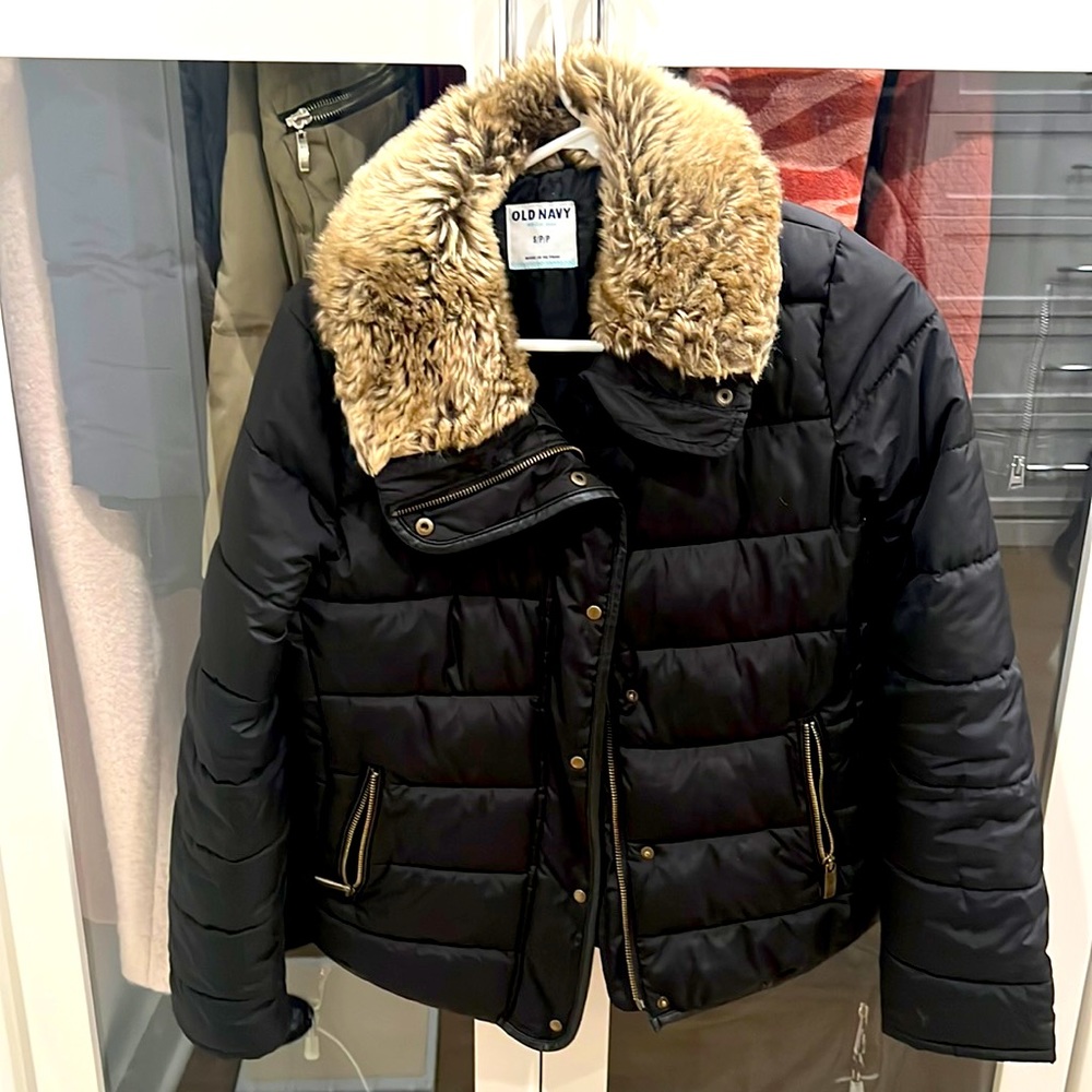 Old Navy black faux fur trimmed puffer jacket